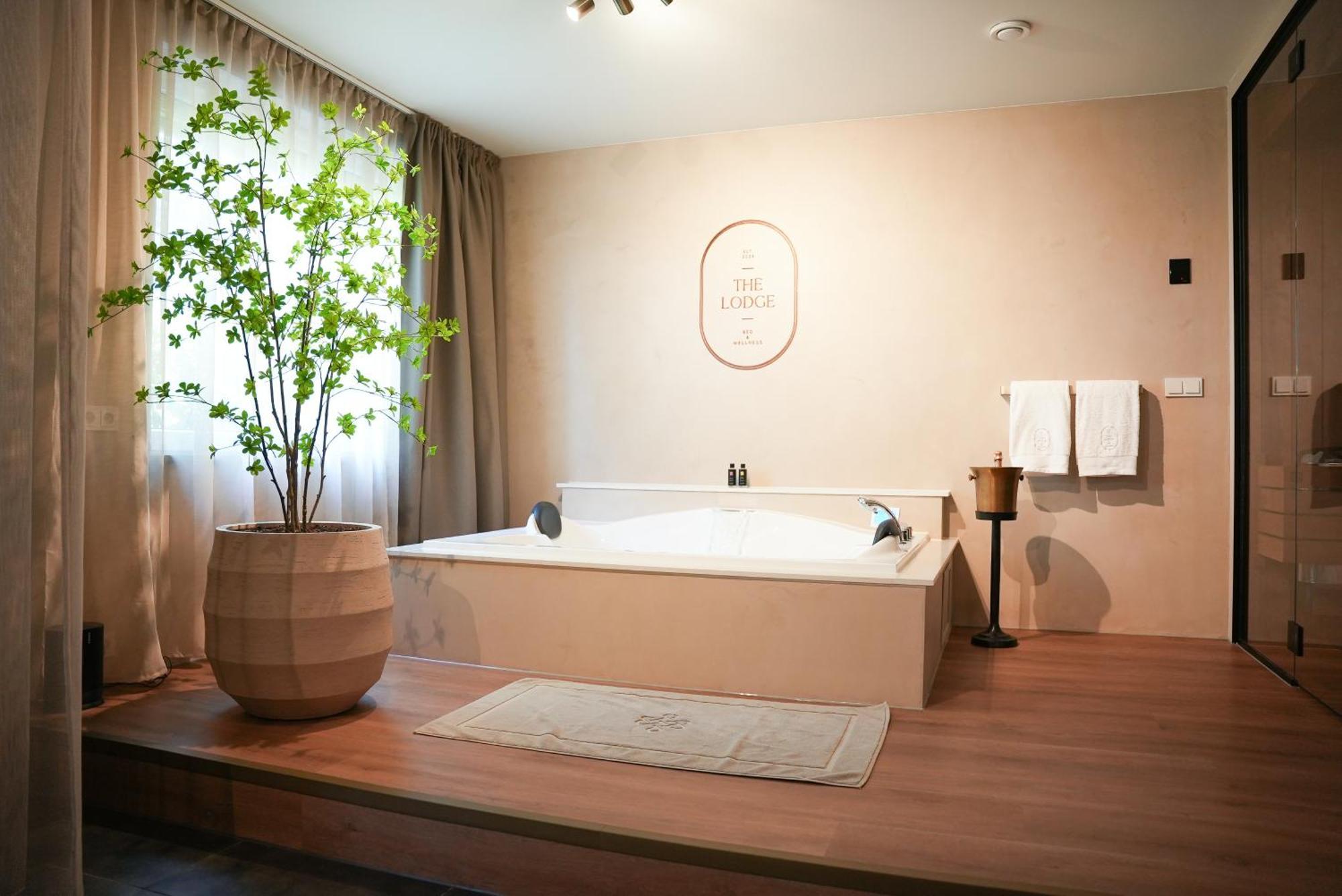 The Lodge Bed & Wellness Oisterwijk Sauna, Jacuzzi, Luxury Moergestel Luaran gambar